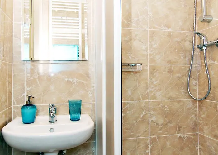 With 2 Bathrooms プラハ