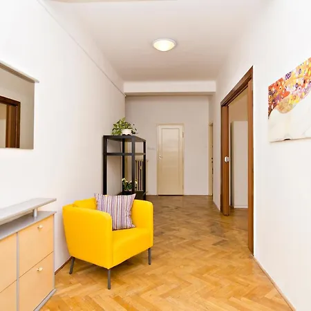 With 2 Bathrooms * Praga