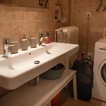 With 2 Bathrooms Appartement