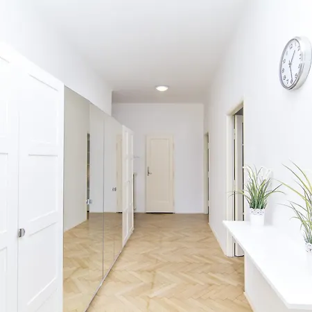 Apartment With 2 Bathrooms