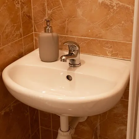 With 2 Bathrooms Apartment