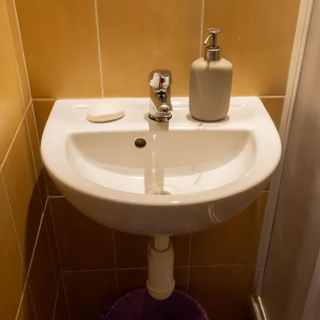 With 2 Bathrooms - 9 Min Walk To Old Town Square 아파트 *