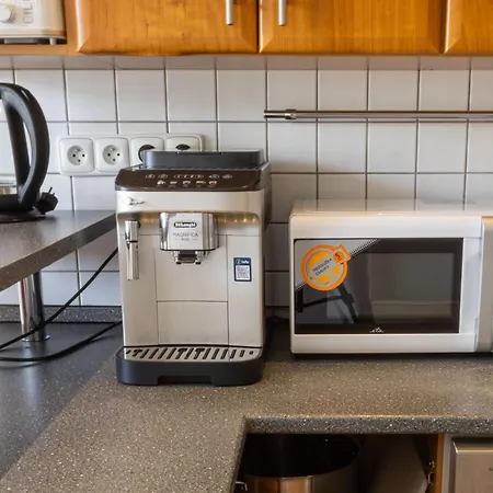With 2 Bathrooms - 9 Min Walk To Old Town Square *