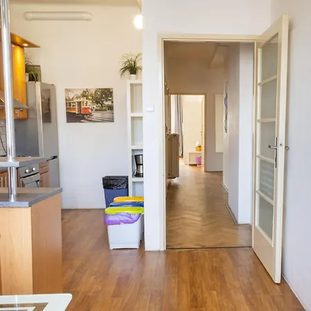 With 2 Bathrooms - 9 Min Walk To Old Town Square 아파트 *