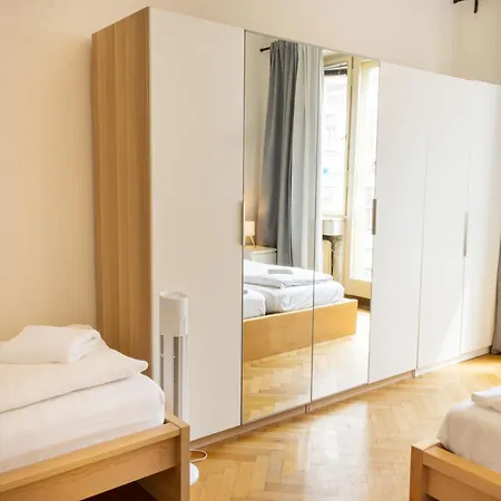 With 2 Bathrooms - 9 Min Walk To Old Town Square *