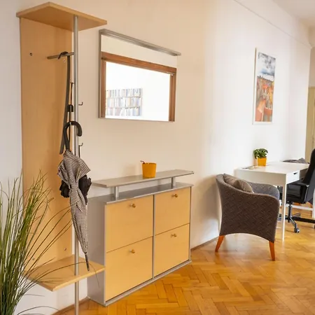 With 2 Bathrooms - 9 Min Walk To Old Town Square 프라하