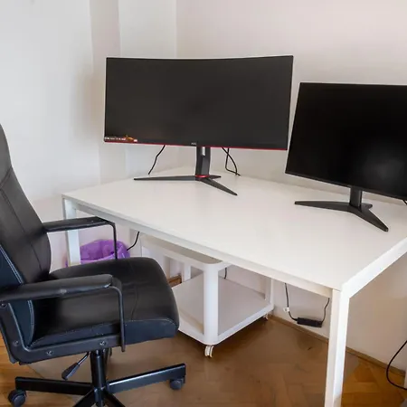 With 2 Bathrooms - 9 Min Walk To Old Town Square * 프라하