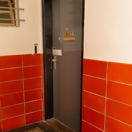With 2 Bathrooms - 9 Min Walk To Old Town Square 아파트