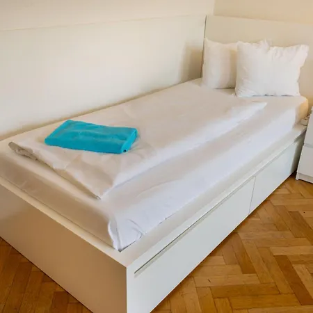 With 2 Bathrooms - 9 Min Walk To Old Town Square 아파트 *