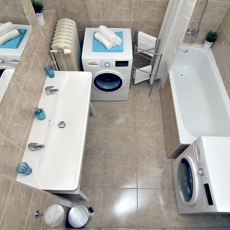 With 2 Bathrooms Apartment *