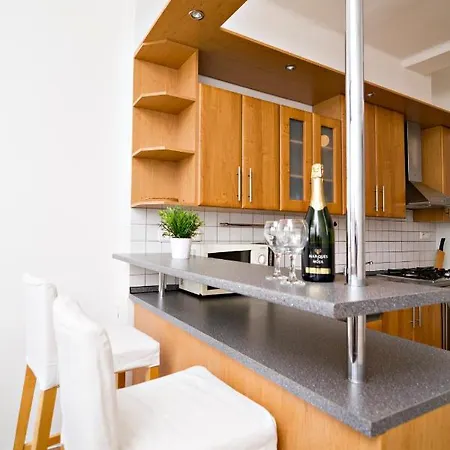 With 2 Bathrooms Apartment