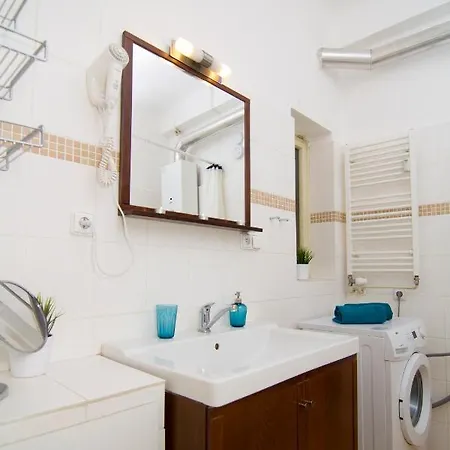 With 2 Bathrooms Appartement