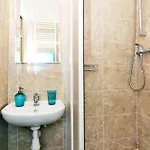 With 2 Bathrooms Prag