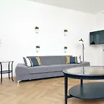 With 2 Bathrooms * Prag