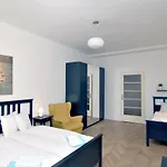 With 2 Bathrooms Prag