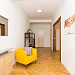 With 2 Bathrooms * Prag