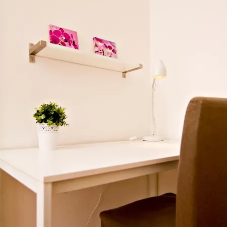 With 2 Bathrooms * Prag