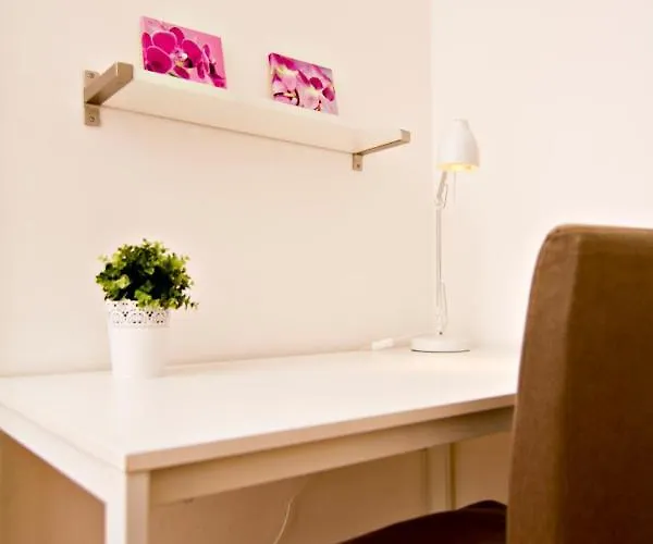 With 2 Bathrooms * Praga